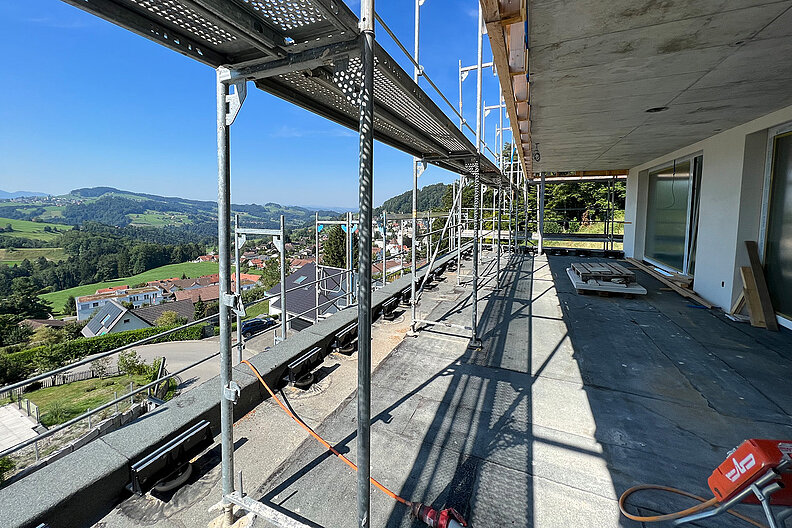 Baufortschritt August 2022 - hoch3 - drei exklusive Terrassenwohnungen an der Sonnenstrasse 7 in Eggersriet SG